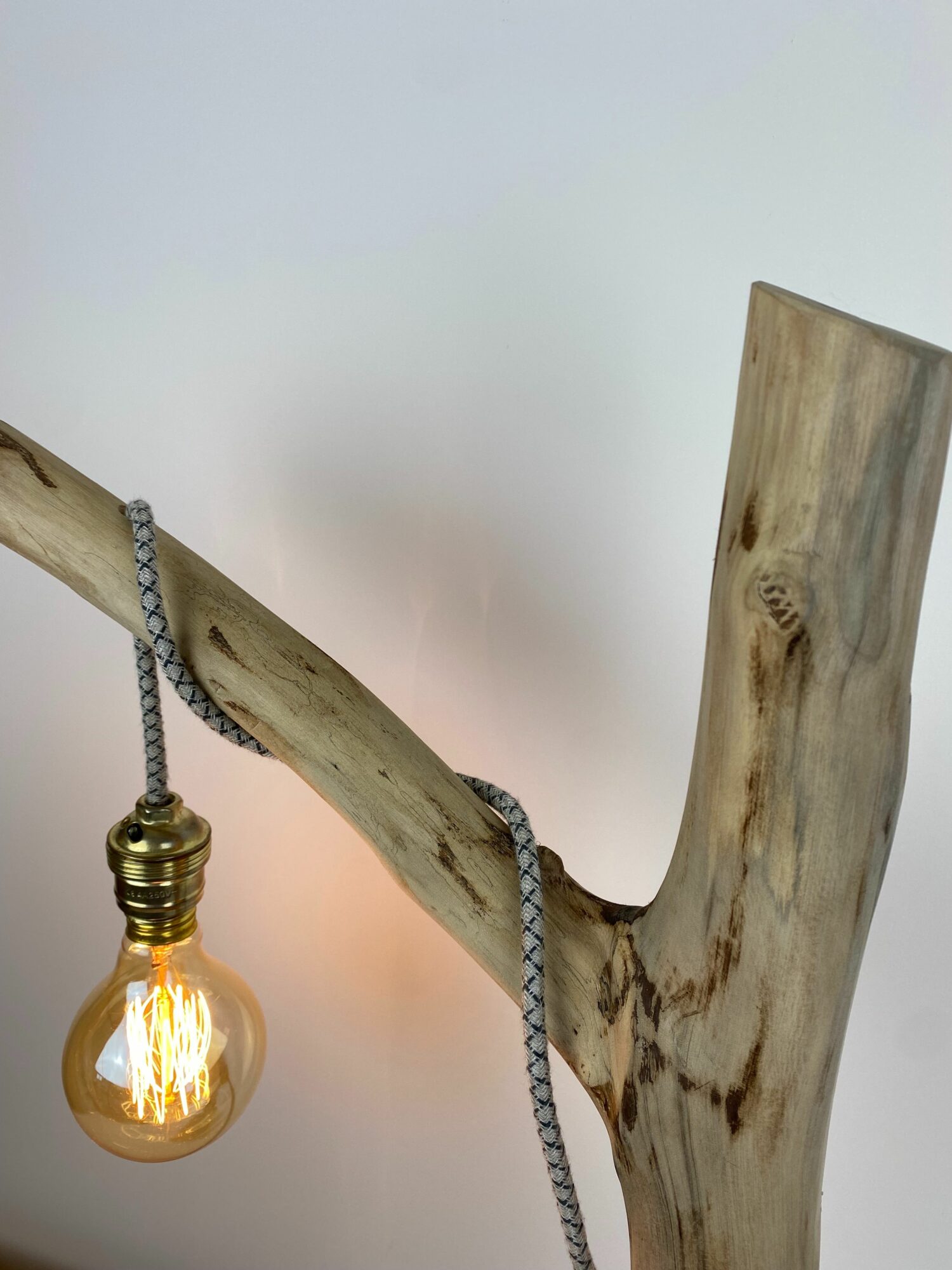 Eveil - Luminaire en bois massif - Lampe artisanale ambiance cosy – Image 3