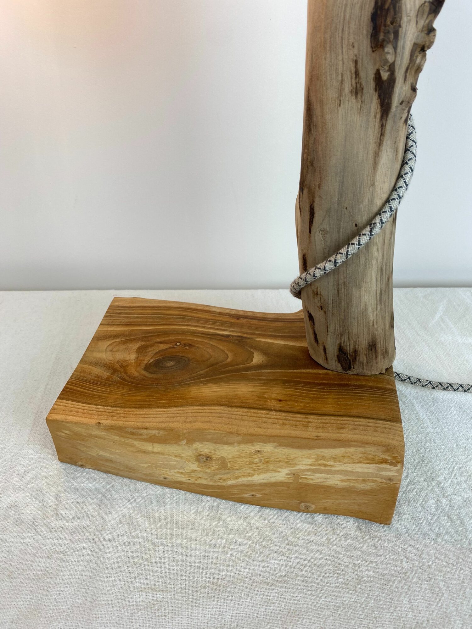 Eveil - Luminaire en bois massif - Lampe artisanale ambiance cosy – Image 5