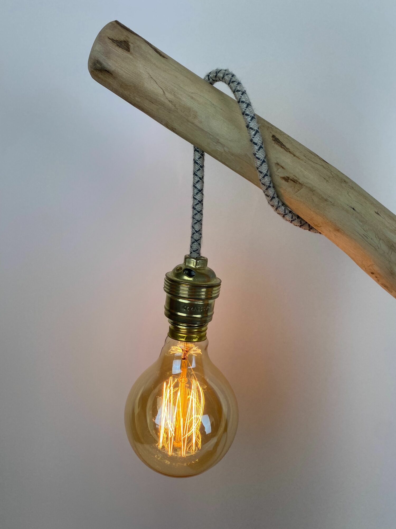 Eveil - Luminaire en bois massif - Lampe artisanale ambiance cosy – Image 4