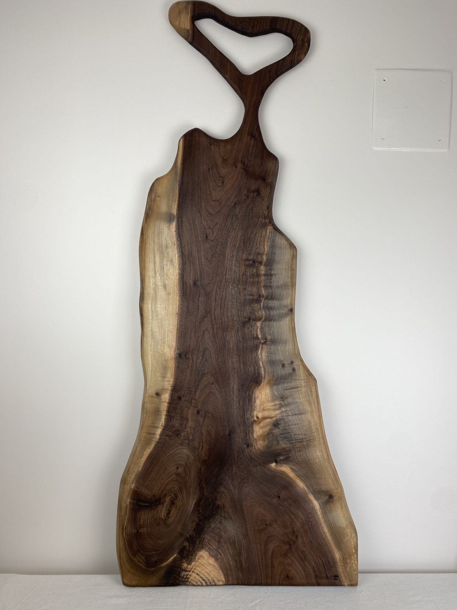 Noble – Planche apéritive XXL en noyer américain avec poignée sculptée - Fabrication artisanale – Image 5