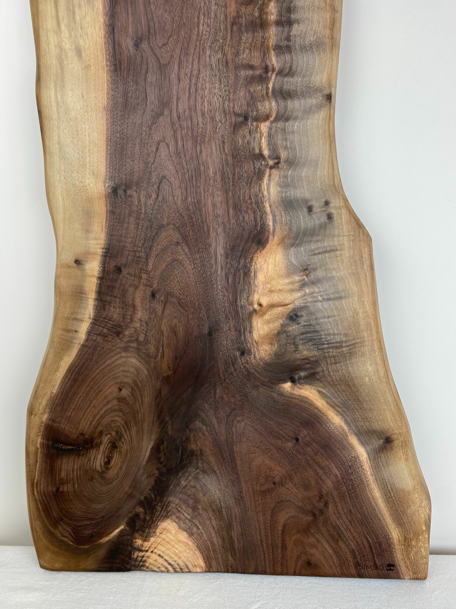 Noble – Planche apéritive XXL en noyer américain avec poignée sculptée - Fabrication artisanale – Image 6